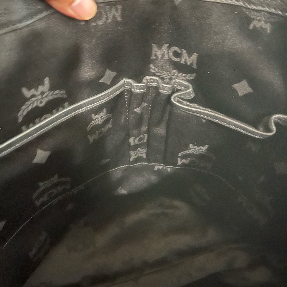 MCM BLACK VISETOS LION PRINCESS LAPTOP BAG - Picture 11 of 16